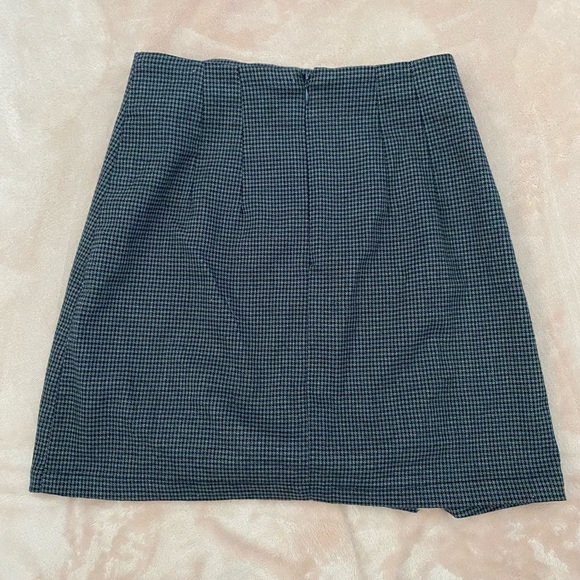 Brandy Melville Plaid Mini Skirt - Picture 3 of 4